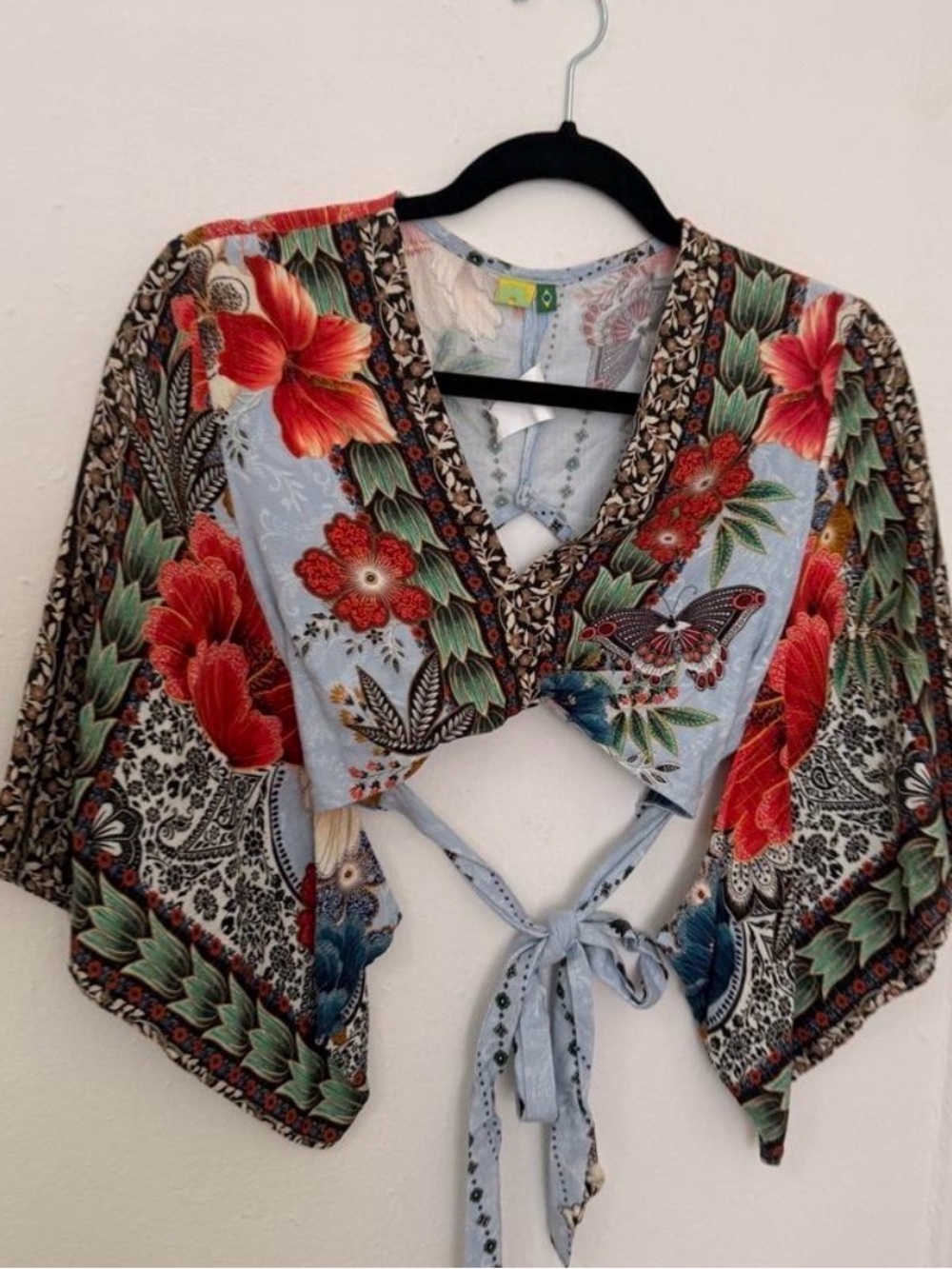 FARM RIO Boho Floral Tie-Front Crop Top - Light Blue with Red Floral